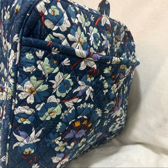 NWT XL Traveler Duffel in Floral Bursts​​​ - Picture 2 of 4